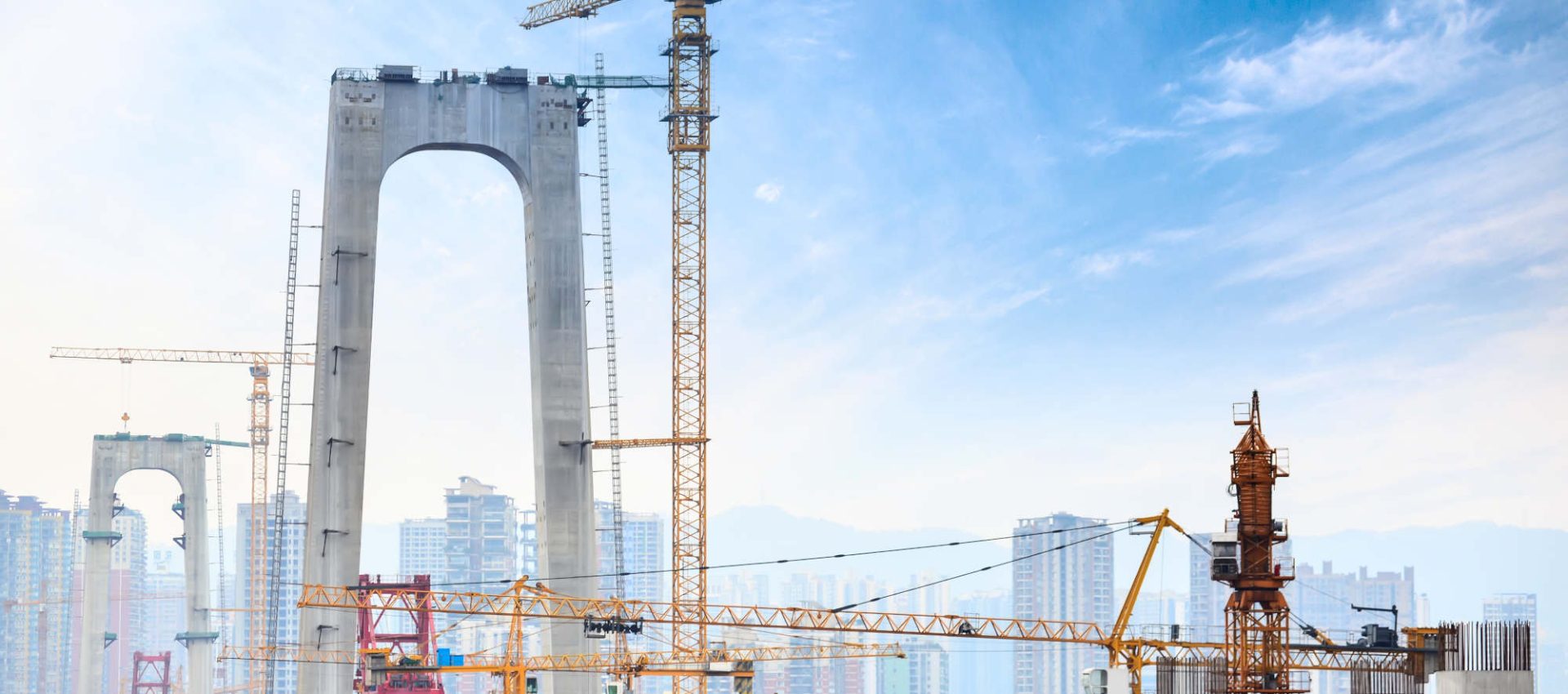 construction-tall-concrete-pylon-bridge-using-tower-crane_low